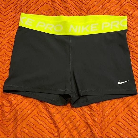 Nike Pro Black Neon Size XL Running Workout Athleisure Athletic - Picture 1 of 9